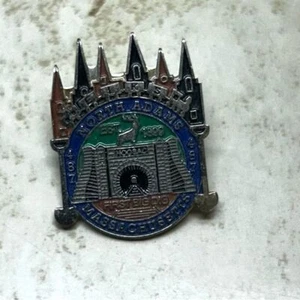 North Adams Massachusetts First Big Dig Neuheit Anstecknadel 1899 Castle Sammeln - Bild 1 von 4