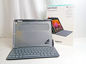 Funda con teclado Logitech Slim Folio para iPad 5ta y 6ta generación con caja - Imagen 1 de 5