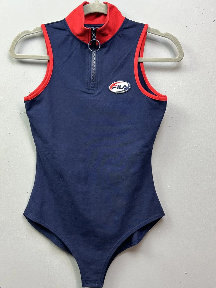 Body Fila Mujer Pequeño Azul Marino Rojo Cremallera Sin Mangas Logo Atlético Retro Foto 1 de 4