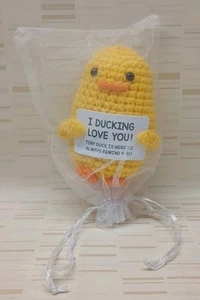 Mini Positive Energy 4 Zoll Ente Taschenumarmung Handarbeit Plüsch Strick Kawaii Puppe - Bild 1 von 6
