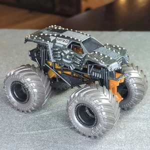 Spin Master Monster Jam BLACKOUT MAX-D COLOR CHANGE Truck 1:64 New - Picture 1 of 6