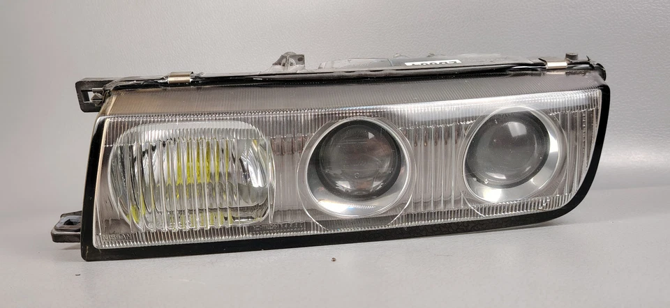 1988 1994 NISSAN Cefiro A31 front Head light Assembly Left B606071L10 - Image 1 of 4