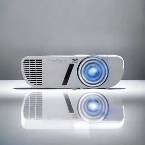 Viewsonic 1080p short throw projector w/ remote PJD6552LWS (761 hours) - Picture 1 of 3