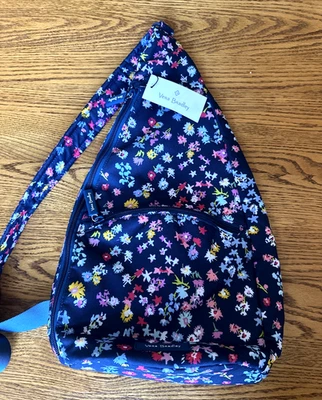 Mochila Vera Bradley Essential Sling flores silvestres dispersas precio de venta sugerido por el fabricante 69 USD azul NUEVA Foto 1 de 4
