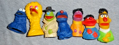 Lote de marionetas de dedo de Plaza Sésamo-7x-Roosevelt-BigBirdGroverBertErnieCookieLefty Foto 1 de 4