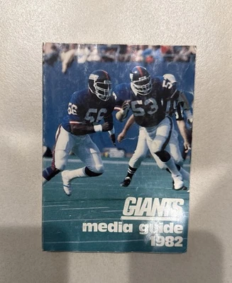 Guía de medios de los New York Giants 1982 con Lawrence Taylor Foto 1 de 3