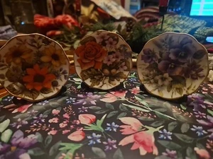 3 kleine Blumen Teller auf Ständer Pyramide Keramik - Bild 1 von 11