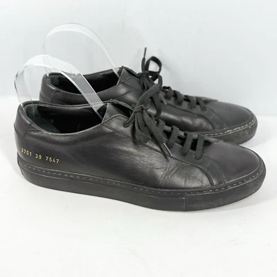 Zapatilla deportiva de cuero de Aquiles Woman by Common Projects 39 8,5-9 Italia negra usada en excelente estado $465 Foto 1 de 4