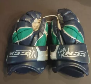 Rare Signed Tyler Seguin Game Used Gloves Plymouth Whalers OHL Junior Hockey - Picture 1 of 6