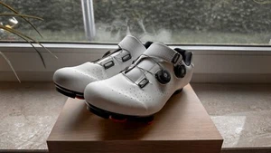 Speed Rennradschuhe Größe 45 Weiß mit SPD-Pedalsystem und Flat Pedal kompatibel - Bild 1 von 5