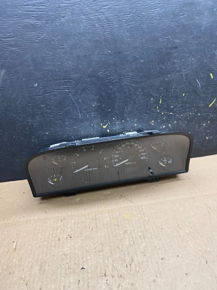 Jeep Grand Cherokee 2002 a 2004 velocímetro calibre grupo OEM T4823 DG Foto 1 de 4