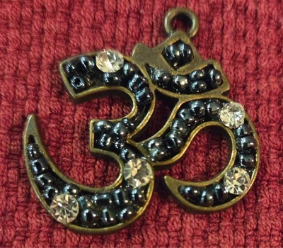 Amuleto de cuentas de luna azul - Este símbolo chino "OM" se usa para claridad interior Foto 1 de 2