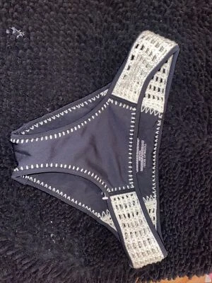 traje de baño mujer dos piezas mediano top pequeño detalles crochet negro Foto 1 de 4