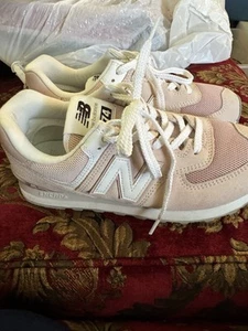 New Balance Women’s Size 5.5 - Picture 1 of 6