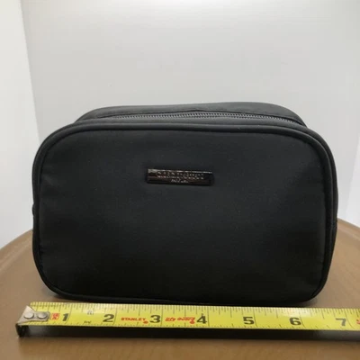 Bolso Giorgio Armani Perfumes Negro con Cremallera Como un Bolso de Artículos de Aseo con Bolsillos Foto 1 de 4