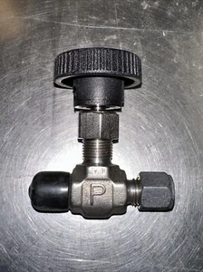 PARKER MONEL 1/4 OD X 1/4 MALE NEEDLE VALVE 4M4Z-V4LR-M (NEW) SWAGELOK VALVES - Picture 1 of 2