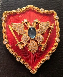 Broche prendedor escudo esmalte real dorado MVH princesa Michaela von Habsburg vintage - Imagen 1 de 4