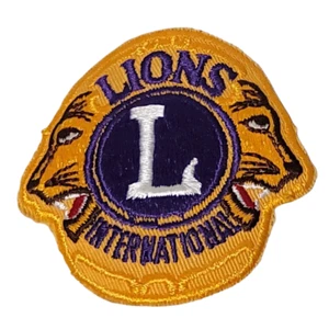 Parche De Colección Nuevo Antiguo Stock Nuevo de Lote Antiguo Púrpura y Amarillo LIONS International 3.5" - T7 - Imagen 1 de 1