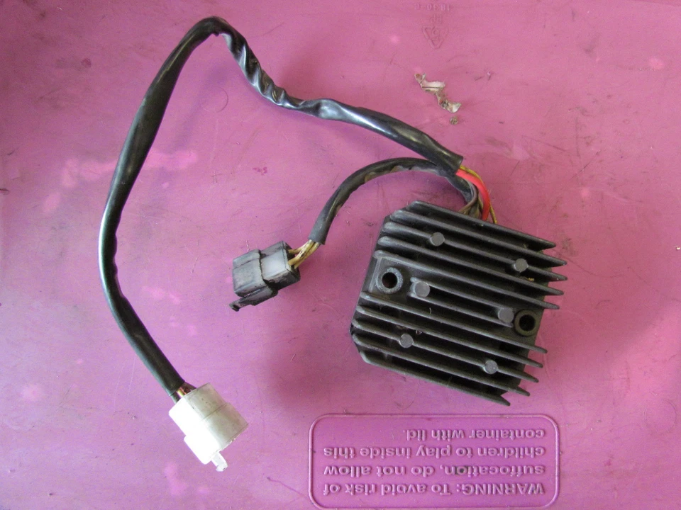 Yamaha XZ 550 RJ Vision XZ550RJ 1982 regulador rectificador p/n SH-238 2,2,1 4X7-AO Foto 1 de 1