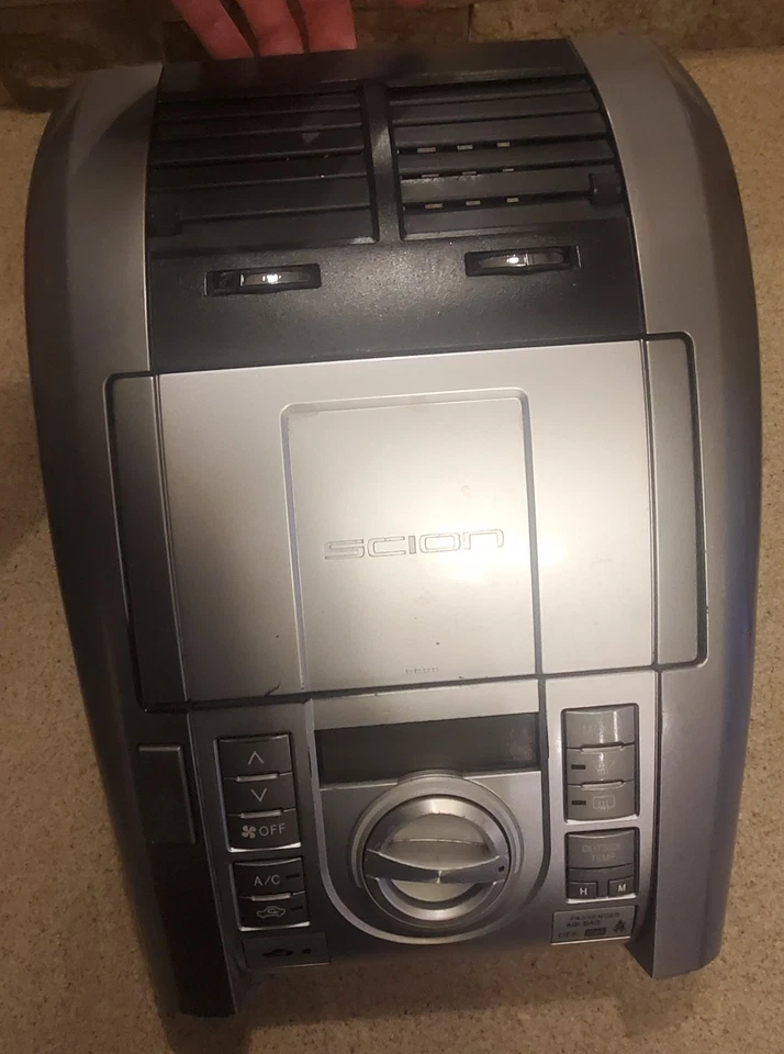 05-07 Scion TC Radio Bisel Cubierta y Ventilaciones con Climatizador OEM 55900-21110 Foto 1 de 4