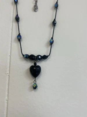 Collar colgante corazón negro Robert Rose Foto 1 de 4