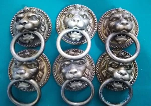 6 Antichi battenti maniglie porta a testa di leone con anello - Foto 1 di 14