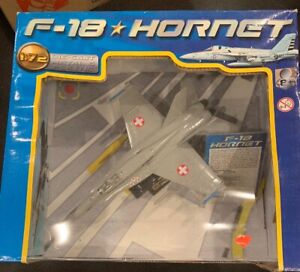MOTOR MAX F-18 HORNET 1:72 Scale #76356 New In Damaged Box