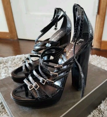 BEBE Tacones Bombas Zapatos de Plataforma DIXIE Tirantes Negro Piel de Serpiente Prin Talla 7 NUEVO EN CAJA NUEVO Foto 1 de 4