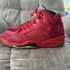 Größe 10,5 - Air Jordan 5 Retro Red Suede (136027-602) - Bild 1 von 5