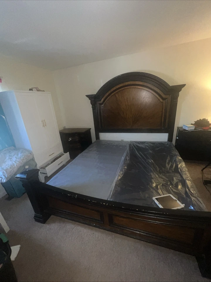 King Size Bedroom Set – Solid Wood Bed + Dresser w/ Mirror – Excellent Condition - Image 1 of 4