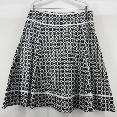 Jones New York 14 码孔眼圆膝裙黑色白色花卉圆圈 — 第 1/4 张图片