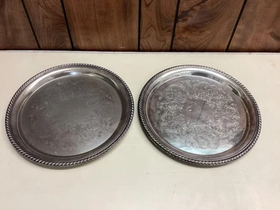 Conjunto de 2 bandejas de servir redondas vintage Wm Rogers Silverplate borda de corda floral - Imagem 1 de 4