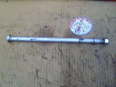 Suzuki GS450L GS450 GS 450 1981, perno del eje de la rueda trasera, buen estado usado.# Foto 1 de 4