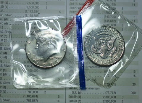 1987 P+D KENNEDY HALF DOLLAR IN US MINT CELLO 2 COIN SET LOW MINTAGE LOT Cover