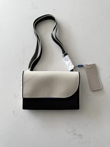 NWT Rothy’s The Belt Bag - Convertible Clutch Purse Crossbody - Cream / Black - Bild 1 von 14