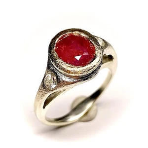 El corazón de este anillo lo compone un Rubí de gran calidad. - Imagen 1 de 7