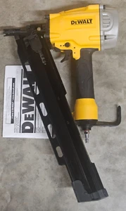 Clavadora neumática de plástico de 21° DeWalt modelo # DWF83PL - Imagen 1 de 2