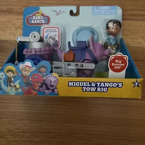 Dino Ranch Toy Miguel & Tango’s Tow Rig Vehicle 5” Action Figure Play Set NUOVO - Foto 1 di 6