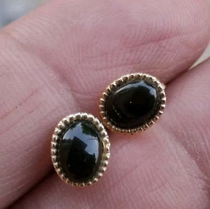 Orecchini in oro giallo traforato 14 kt con perno palo pietra onice nera 4 mm 0,73 g - Foto 1 di 8