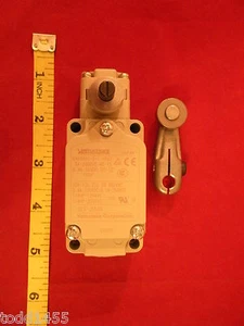 Yamatake 1LS-J550G J550 Limit Switch Lever Arm 10a 125/250/480 Vac 1/8Hp 1/4Hp - Picture 1 of 2