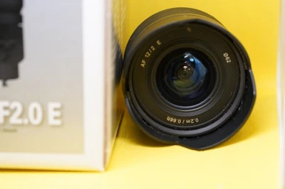 Lente ultra gran angular Samyang AF 12 mm f2,0 para Sony E - negra Foto 1 de 2