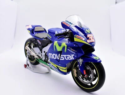 1:12 Scale Honda RC211V Melandri Minichamps Motorcycle - Image 1 of 4