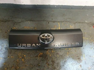 Toyota Urban Cruiser 2009-2014 RHD Rear Coating Moulding Trunk 76801-52140 - Imagen 1 de 3