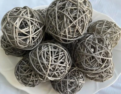 12 bolas decorativas de mimbre ratán gris claro - 3" de diámetro - *NUEVO* Foto 1 de 3