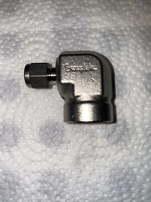 Swagelok SS-400-8-8, 1/4 tube x 1/2 Female NPT Elbows - Image 1 of 3