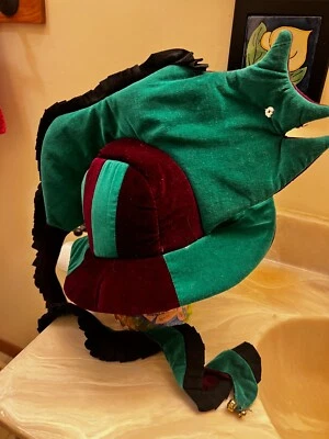 Jumbo Burdeos y Terciopelo Verde Peluche Disfraz Sombrero Adulto OS Lagarto con Cola Foto 1 de 4