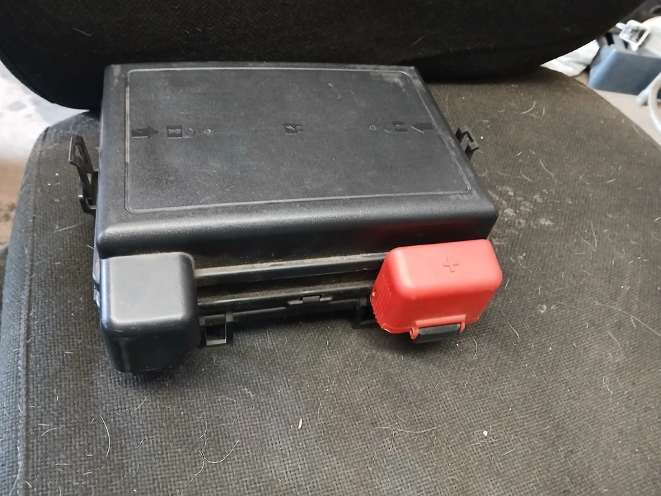 09 PONTIAC SOLSTICE 2.0L CUPÉ RELÉ DE FUSIBLES CAJA DE CONEXIONES BLOQUE OEM Foto 1 de 4