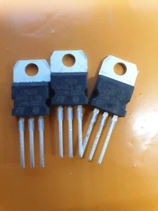 7915 Regolatore di Tensione 1 Amp T0220 - Confezione da 3 - Foto 1 di 3