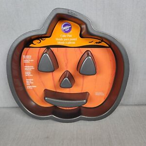 Wilton Halloween Pumpkin Jack-O-Lantern Cake Pan Non Stick 10” 