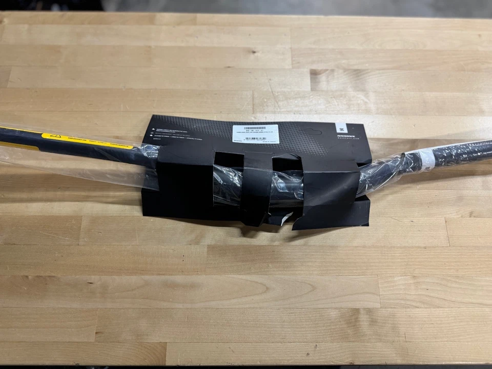 NUEVO Manillar Race Face Era - Carbono, 800 mm, 40 mm, 35,0, 8 grados, sigiloso Foto 1 de 2